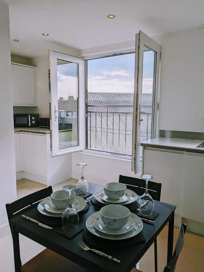 Cozy 1 Bed Apartment In Canton, Close To Cardiff City Center- Free Parking 0*,